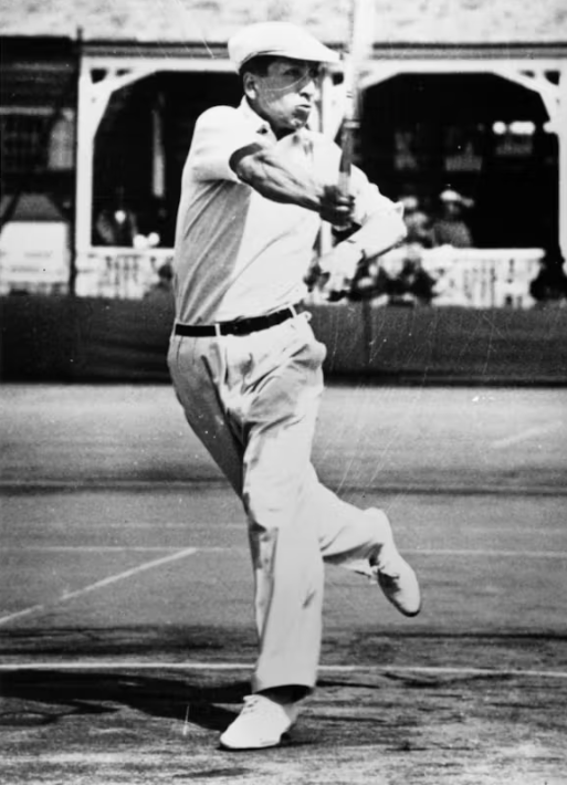 رينيه لاكسوت في القميص البولو عام 1929 